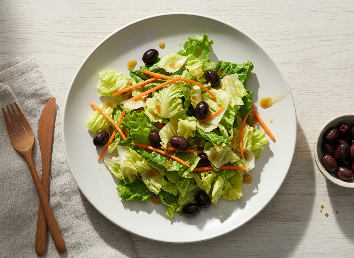Gemischter Salat mit Oliven photo