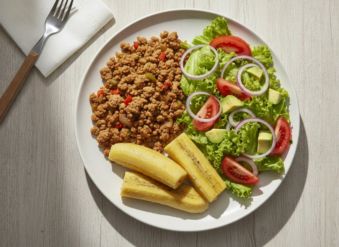 Carne molida con ensalada y plátano hervido photo
