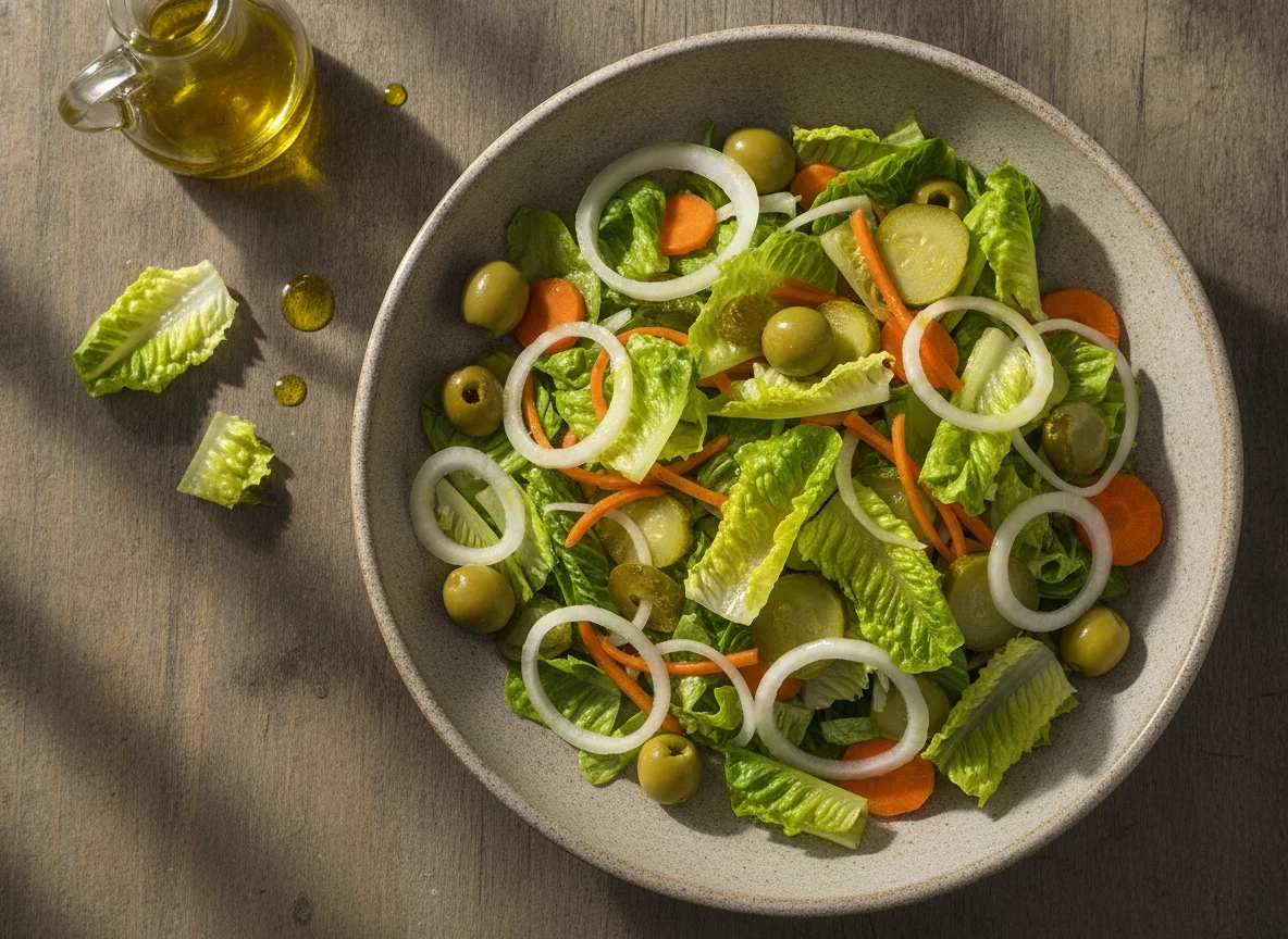Ensalada mixta con encurtidos photo