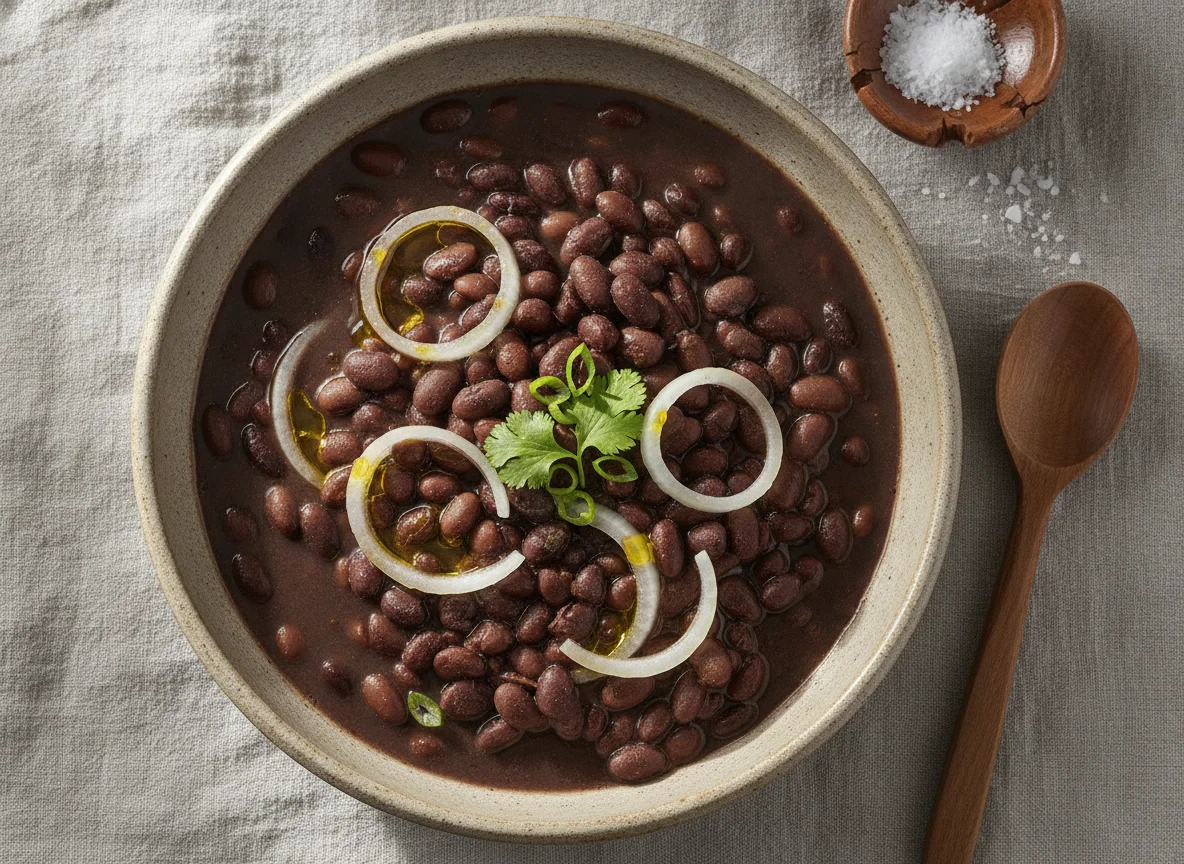 Frijoles negros de la olla photo