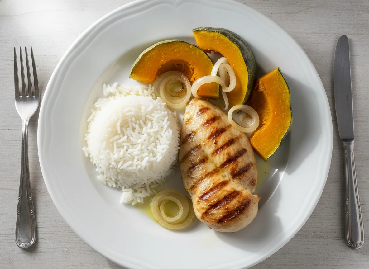 Frango grelhado com arroz e abóbora cabotiá photo