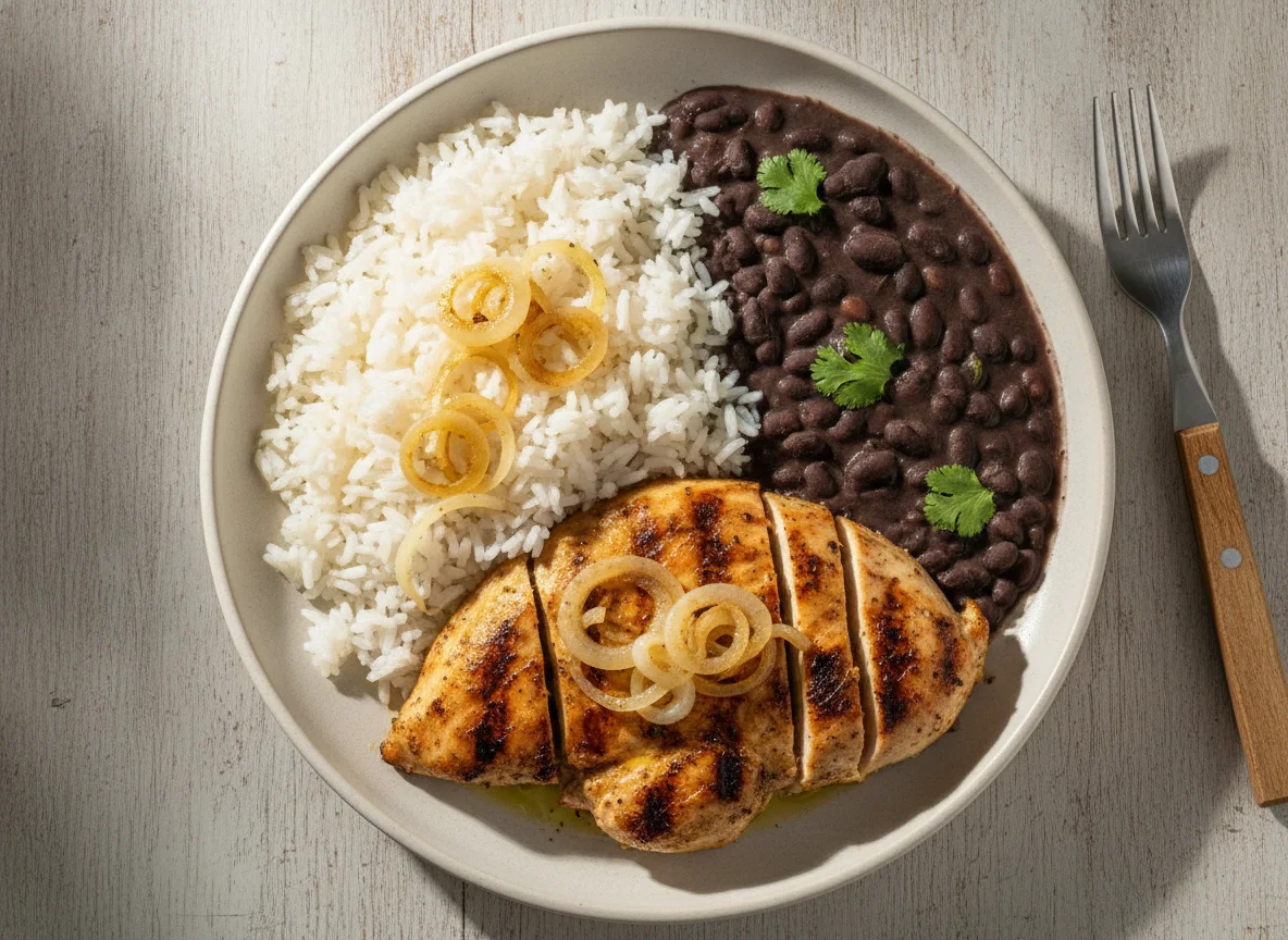 Frango grelhado com arroz, feijão preto e cebola photo