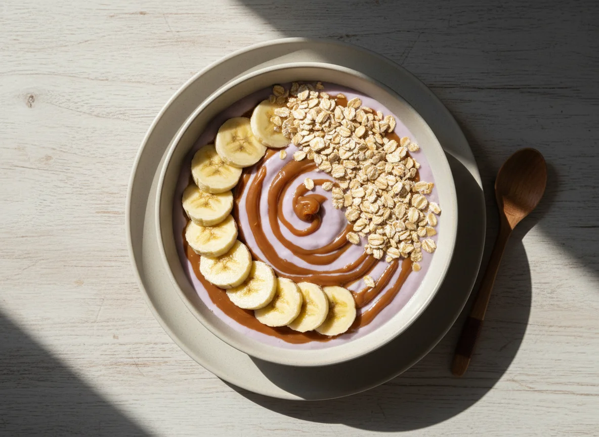 Iogurte com banana, aveia e doce de leite photo