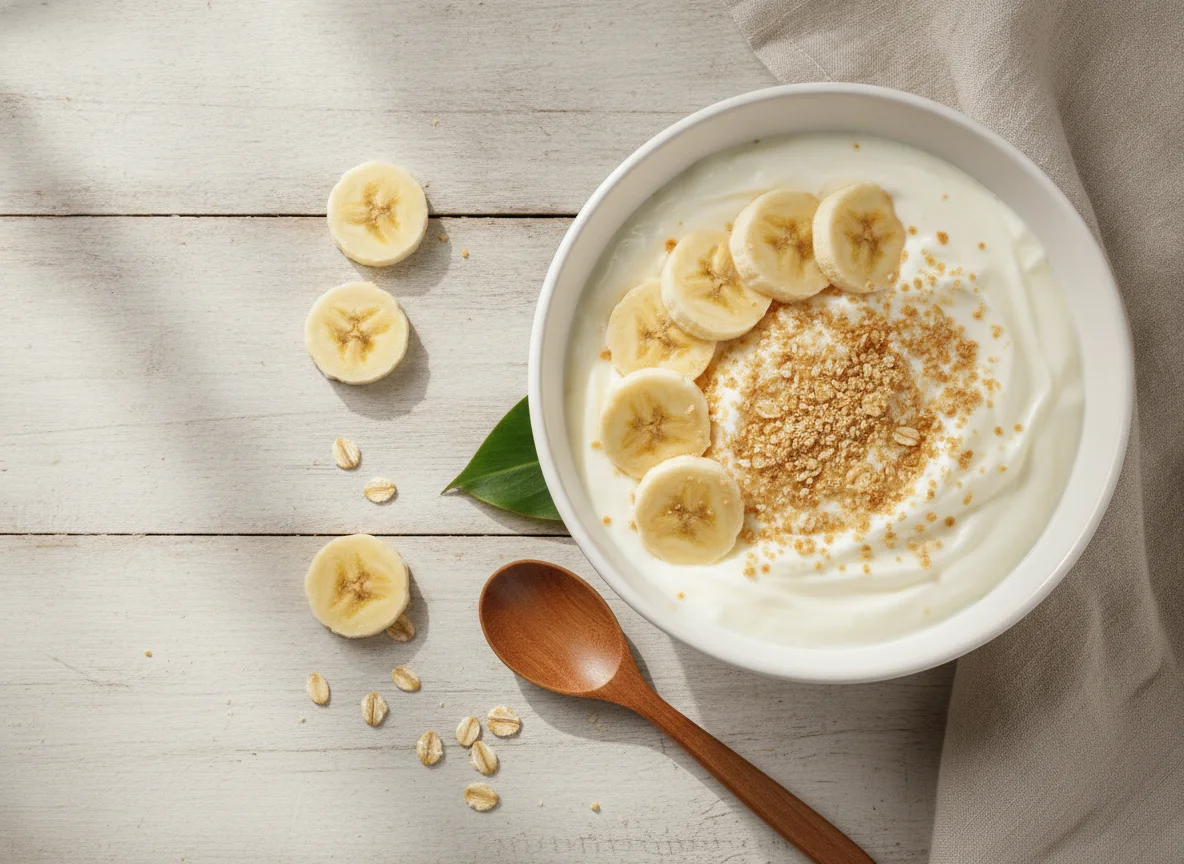Iogurte com banana e farelo de aveia photo