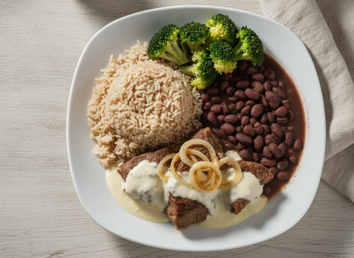 Marmita de Carne com Molho Branco, Arroz, Feijão e Brócolis photo