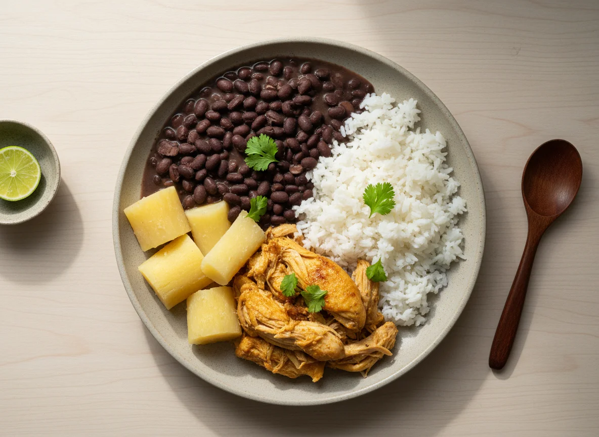 Prato brasileiro com frango desfiado e mandioca photo