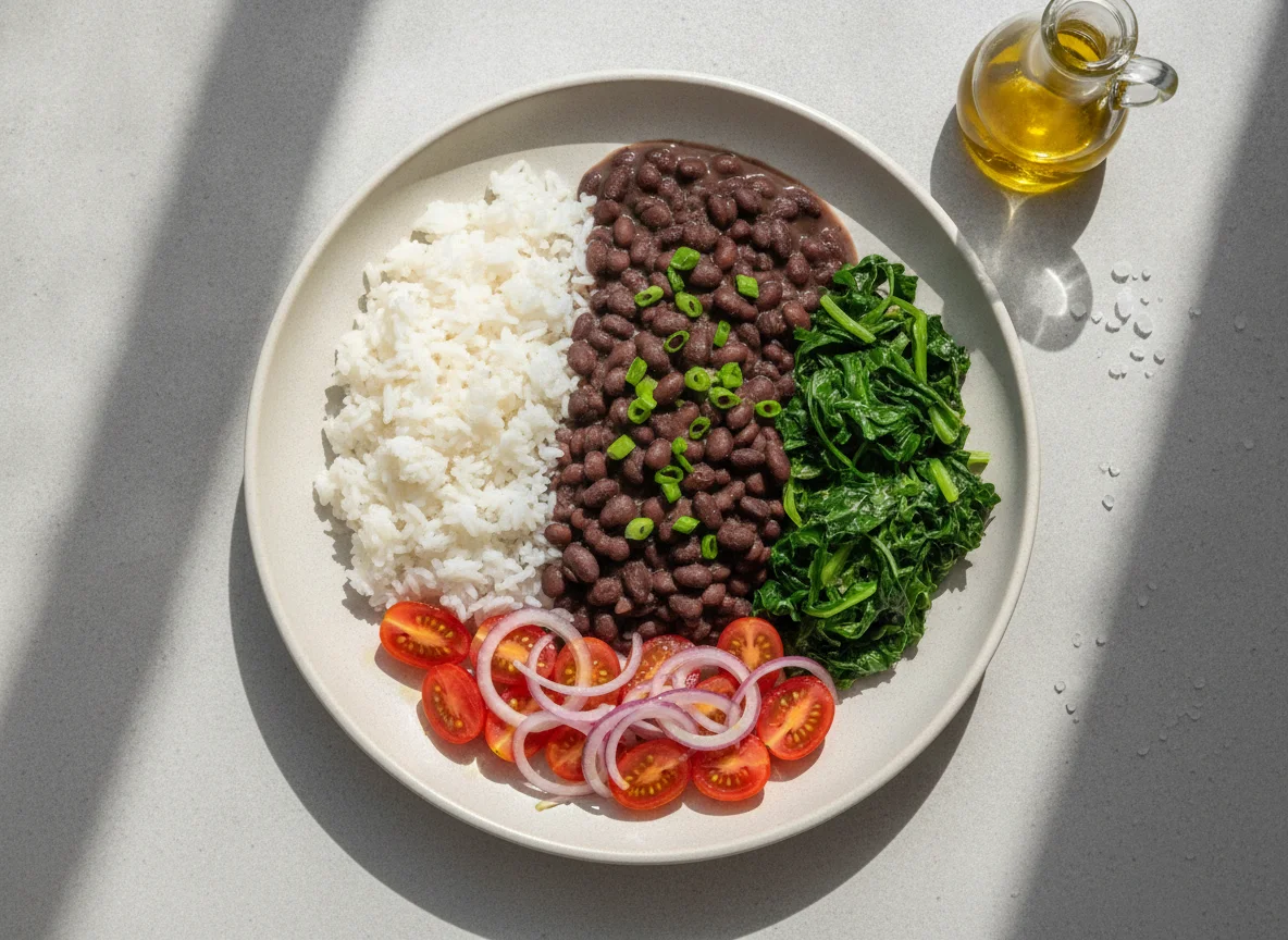 Prato feito brasileiro com arroz, feijão, couve e salada photo