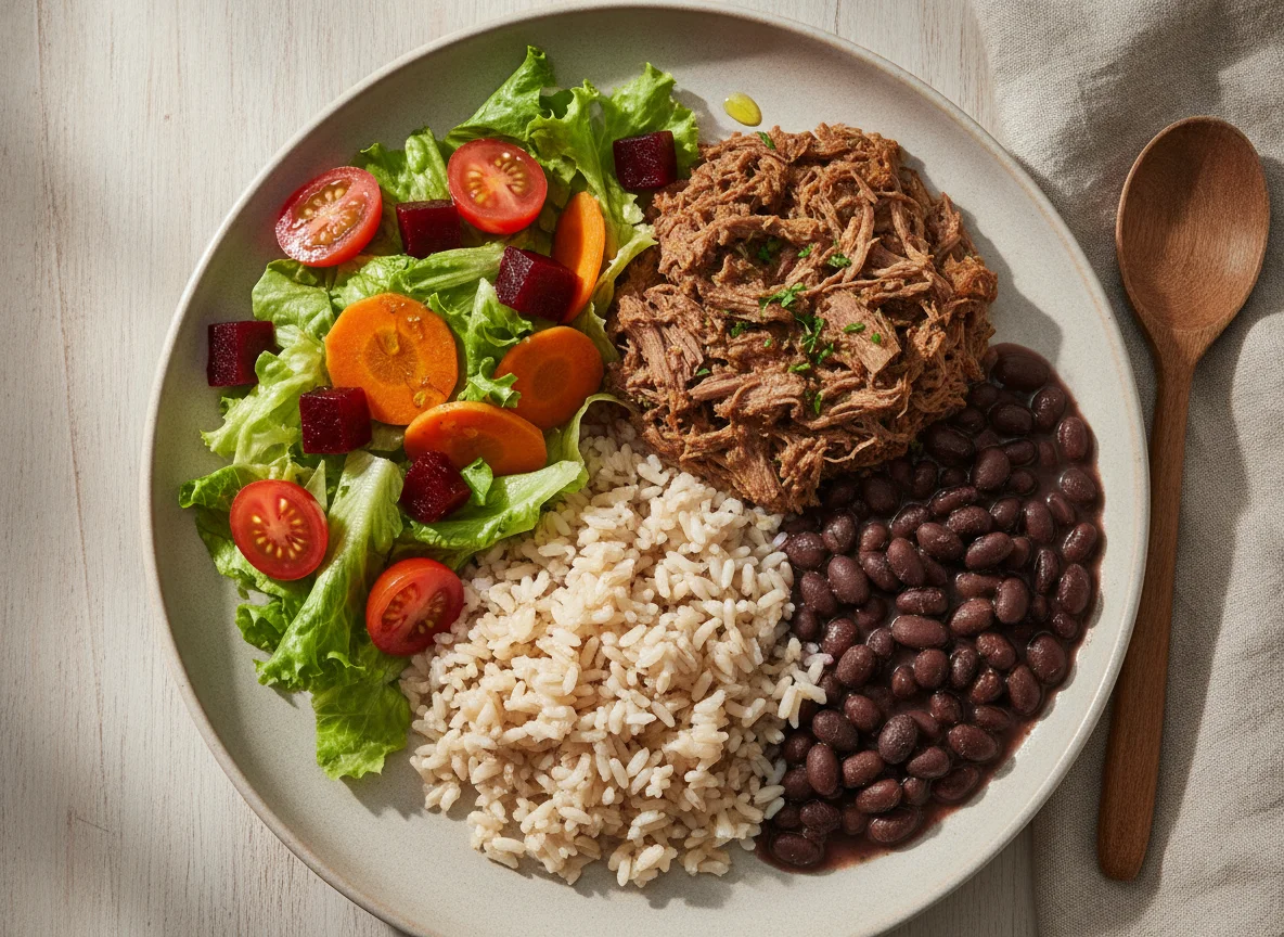 Prato Feito Brasileiro com Carne Desfiada e Salada photo