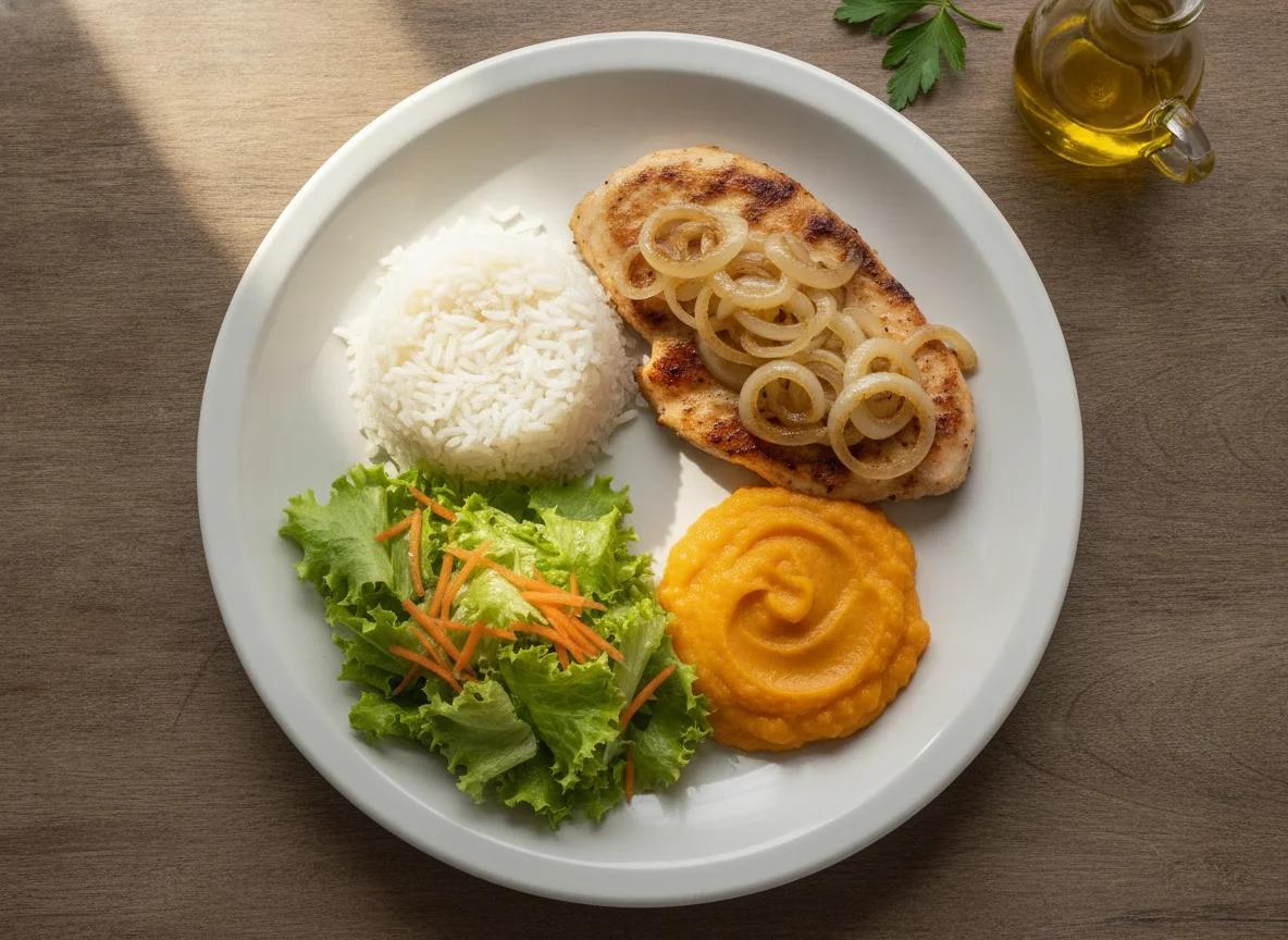 Prato Feito com Frango Acebolado, Arroz, Purê e Salada photo