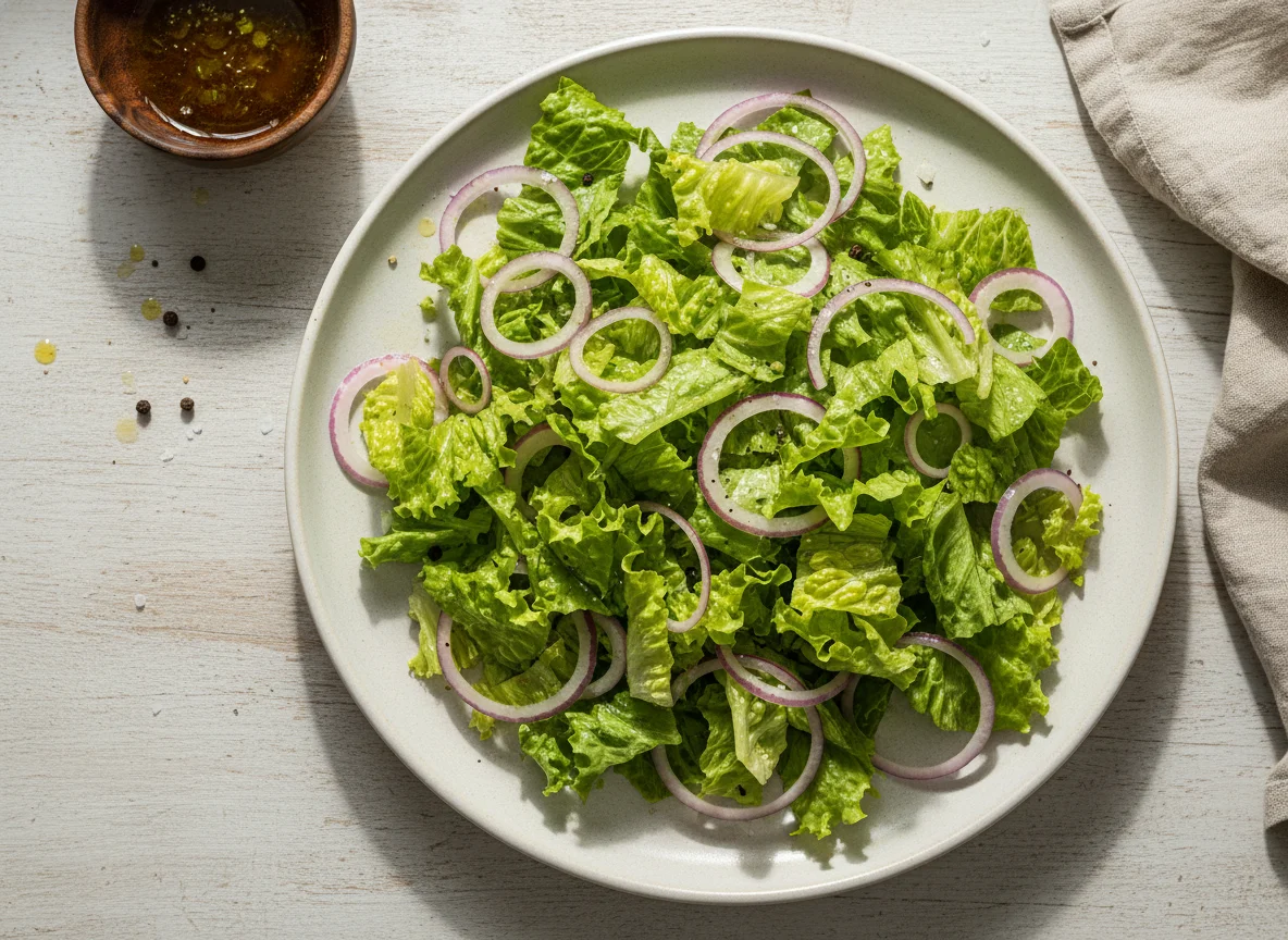 Salada de Alface com Cebola photo